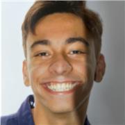 Profesor particular, estudiante de Magisterio, imparte clases a alumnado de Educación Primaria